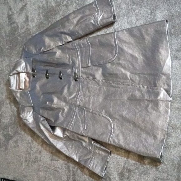 Trina Turk pearlized iridescent gray trench style rain coat with patch pockets - Picture 1 of 12